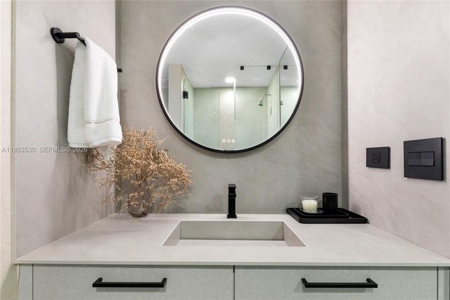 1010 Brickell Ave 1701, Miami, FL 33131