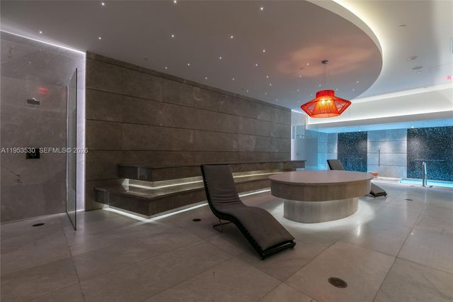 1010 Brickell Ave 1701, Miami, FL 33131