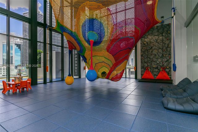 1010 Brickell Ave 1701, Miami, FL 33131