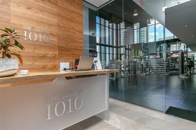 1010 Brickell Ave 1701, Miami, FL 33131