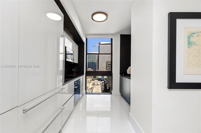 1010 Brickell Ave 1701, Miami, FL 33131