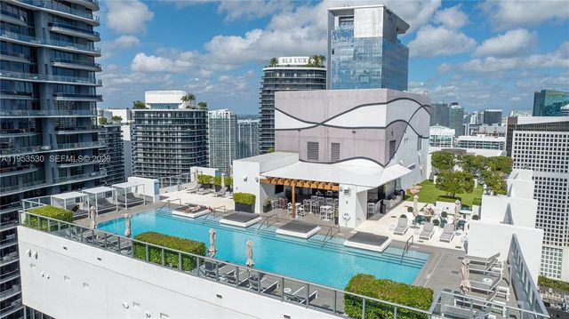 1010 Brickell Ave 1701, Miami, FL 33131