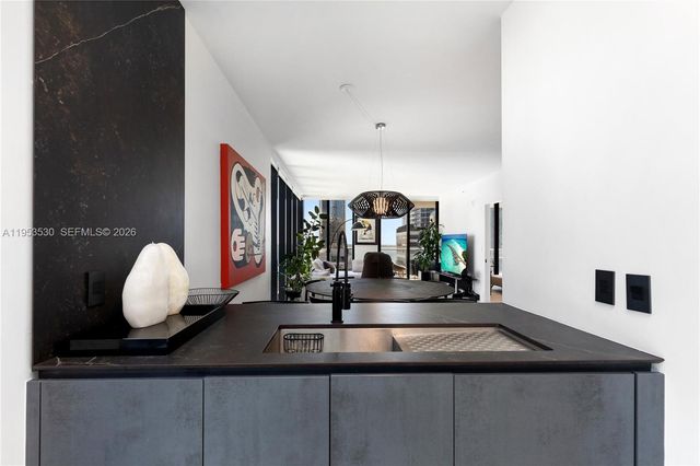 1010 Brickell Ave 1701, Miami, FL 33131