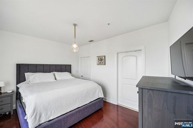 22 Ave At Port Imperial 302, West New York, NJ 07093