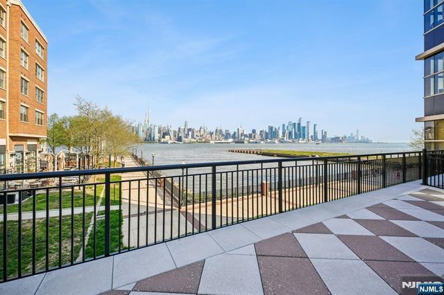 22 Ave At Port Imperial 302, West New York, NJ 07093