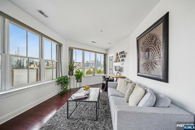 22 Ave At Port Imperial 302, West New York, NJ 07093