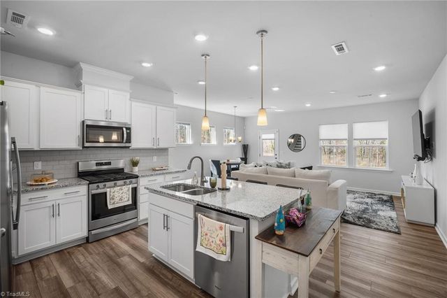 818 Falls Grove Trail, High Point, NC 27265