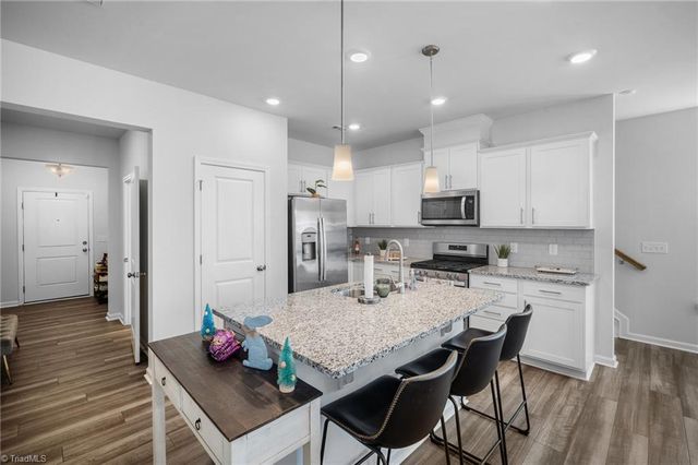 818 Falls Grove Trail, High Point, NC 27265