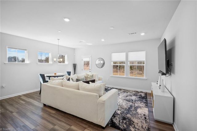 818 Falls Grove Trail, High Point, NC 27265