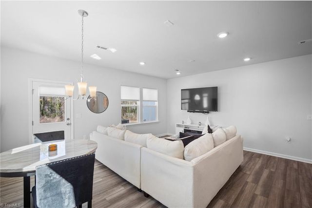 818 Falls Grove Trail, High Point, NC 27265