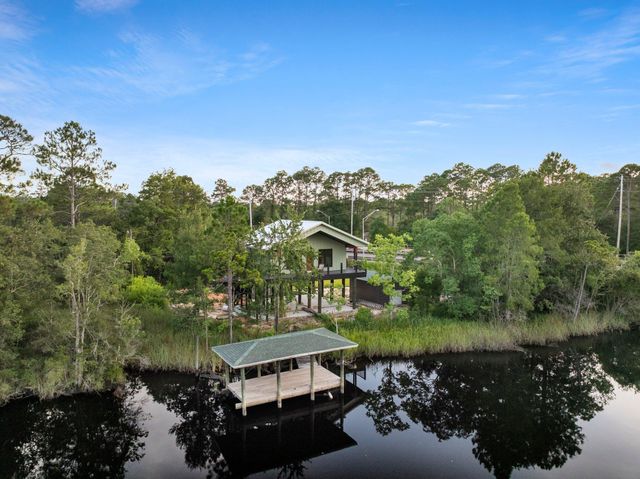 8536 Kingsley Place, Navarre, FL 32566