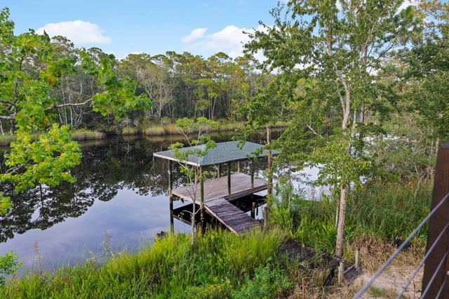 8536 Kingsley Place, Navarre, FL 32566
