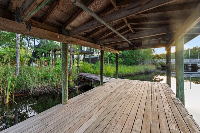 8536 Kingsley Place, Navarre, FL 32566