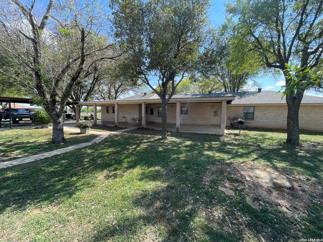 900 N Graytown Road, St Hedwig, TX 78152