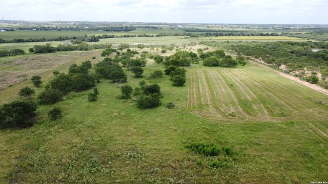 900 N Graytown Road, St Hedwig, TX 78152