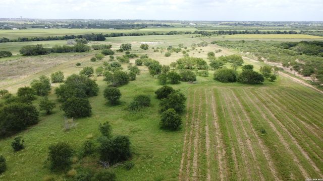900 N Graytown Road, St Hedwig, TX 78152