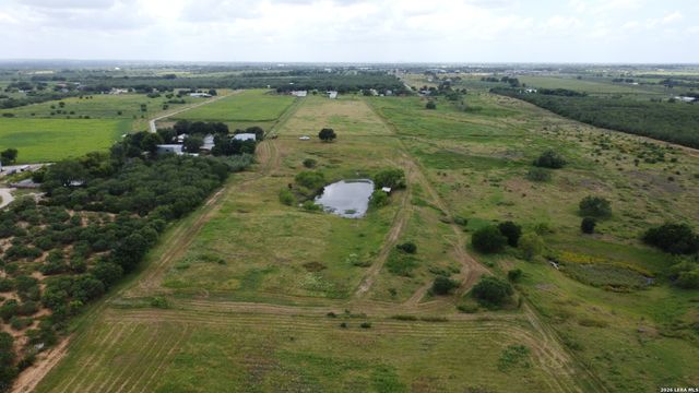 900 N Graytown Road, St Hedwig, TX 78152