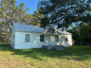 827 S Old Bryan Rd, Centerville, TX 75833