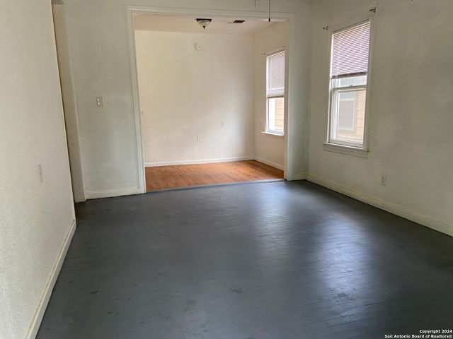 512 W SOUTHCROSS BLVD, San Antonio, TX 78221