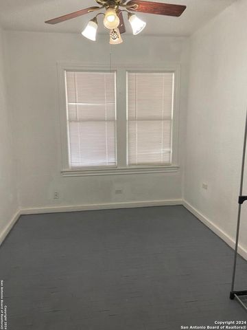 512 W SOUTHCROSS BLVD, San Antonio, TX 78221