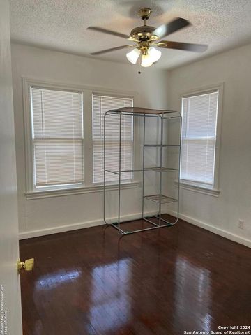 512 W SOUTHCROSS BLVD, San Antonio, TX 78221