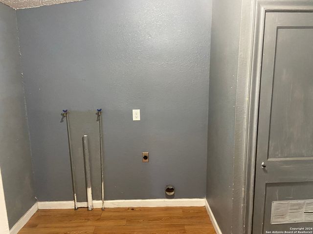 512 W SOUTHCROSS BLVD, San Antonio, TX 78221
