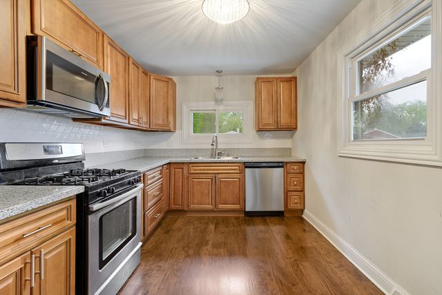 16329 Hermitage Avenue, Markham, IL 60428