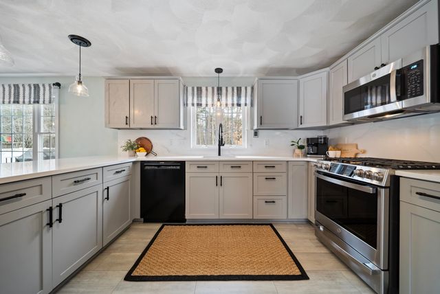 19 Partridge Lane, Plaistow, NH 03865