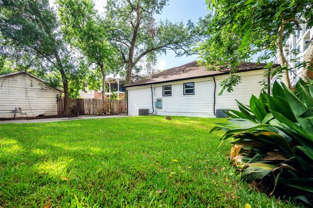 1938 Hawthorne, Houston, TX 77098