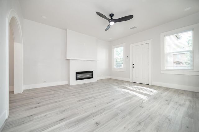 1938 Hawthorne, Houston, TX 77098