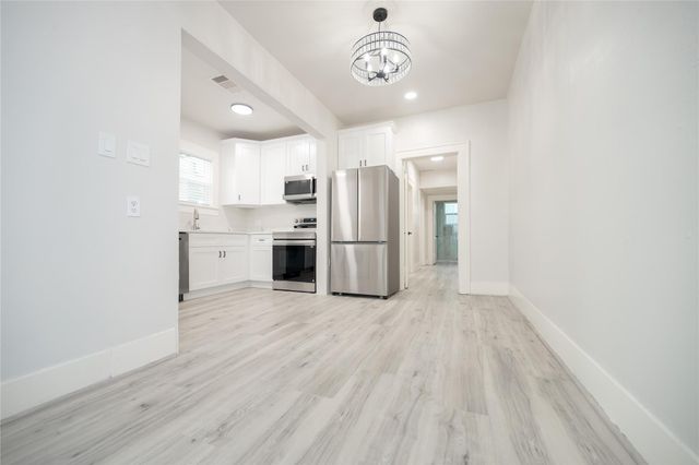 1938 Hawthorne, Houston, TX 77098