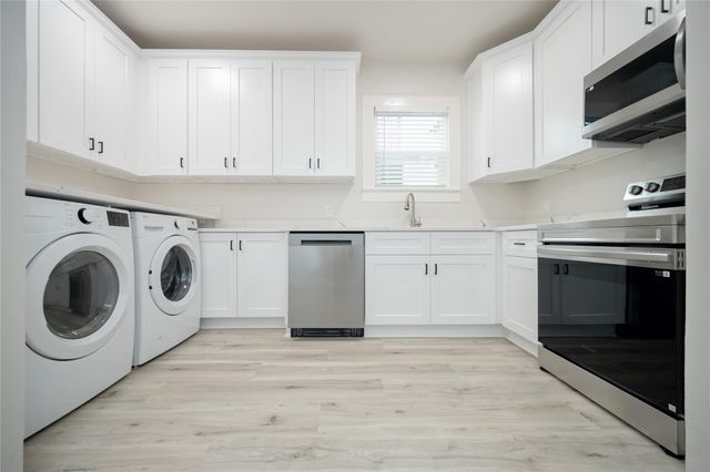 1938 Hawthorne, Houston, TX 77098