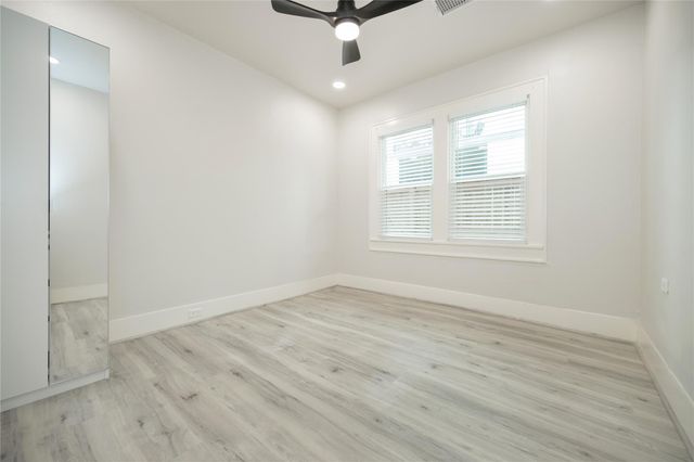 1938 Hawthorne, Houston, TX 77098