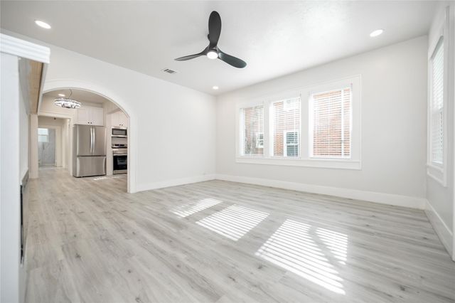1938 Hawthorne, Houston, TX 77098