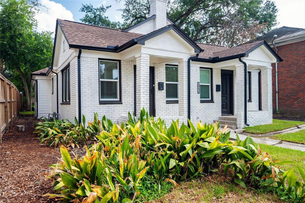 1938 Hawthorne, Houston, TX 77098