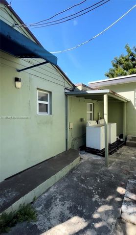 920 NW 22nd Ct REAR, Miami, FL 33125