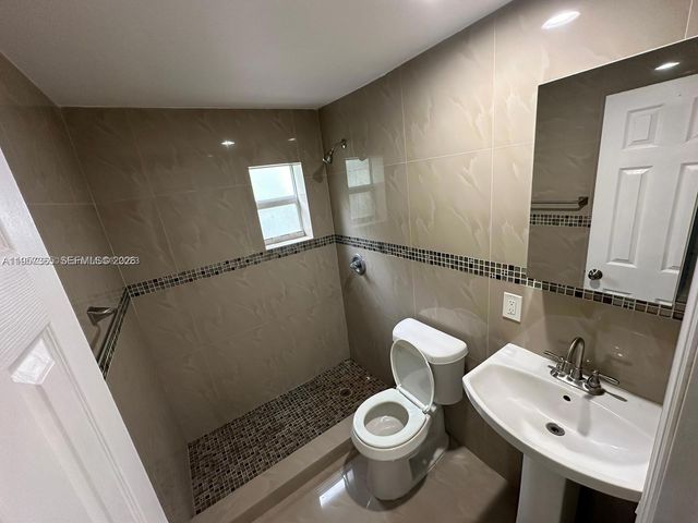 920 NW 22nd Ct REAR, Miami, FL 33125