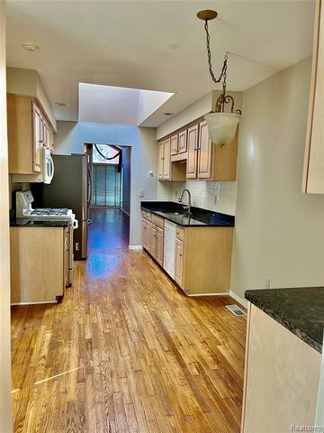 48421 Milonas Drive, Shelby Twp, MI 48315