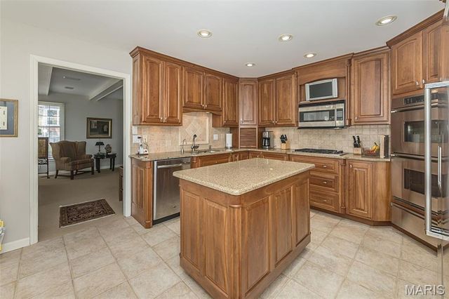 12108 Westwick Place, St Louis, MO 63127