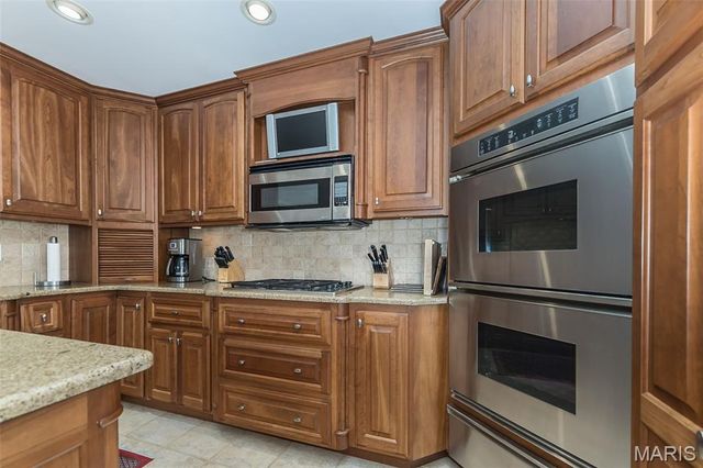 12108 Westwick Place, St Louis, MO 63127