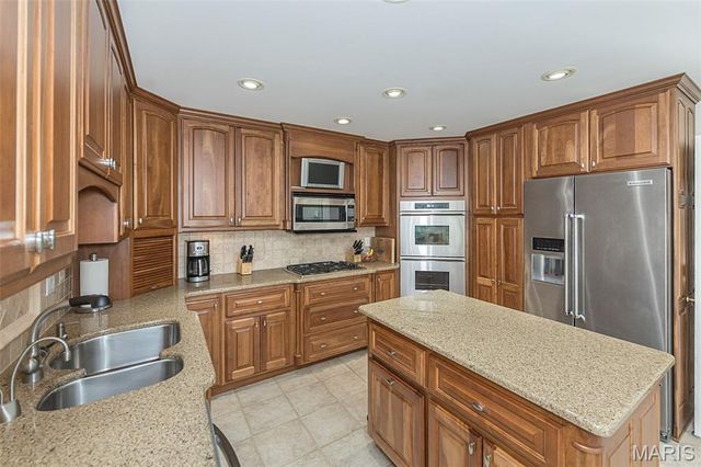 12108 Westwick Place, St Louis, MO 63127