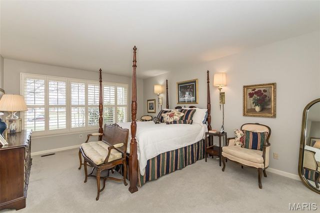 12108 Westwick Place, St Louis, MO 63127