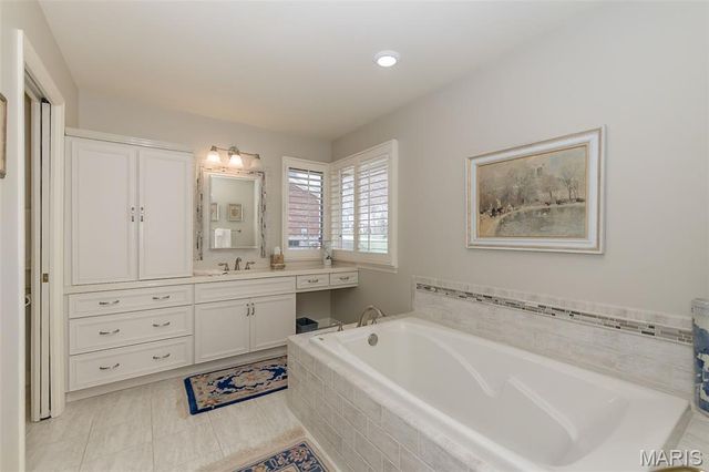 12108 Westwick Place, St Louis, MO 63127