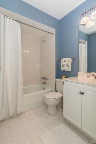 12108 Westwick Place, St Louis, MO 63127