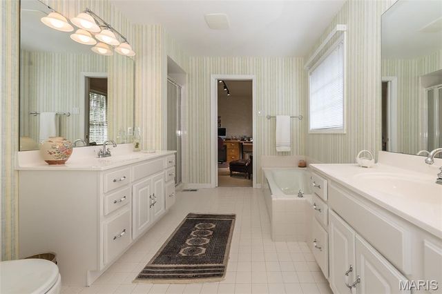 12108 Westwick Place, St Louis, MO 63127