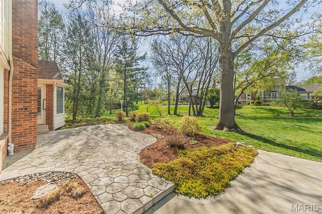 12108 Westwick Place, St Louis, MO 63127