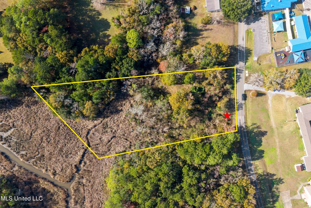 1021 Old Spanish Trail, Gautier, MS 39553