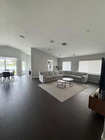 16440 Ruby Lk, Weston, FL 33331