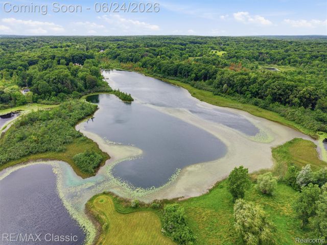 1078 Lake Lane Drive, White Lake Charter Township, MI 48386