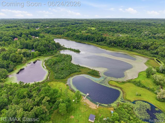 1078 Lake Lane Drive, White Lake Charter Township, MI 48386